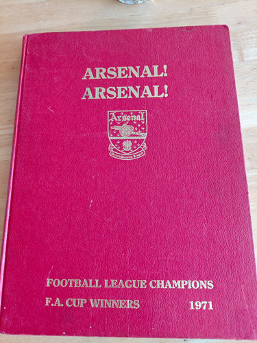 Arsenal football souvenir book - football,